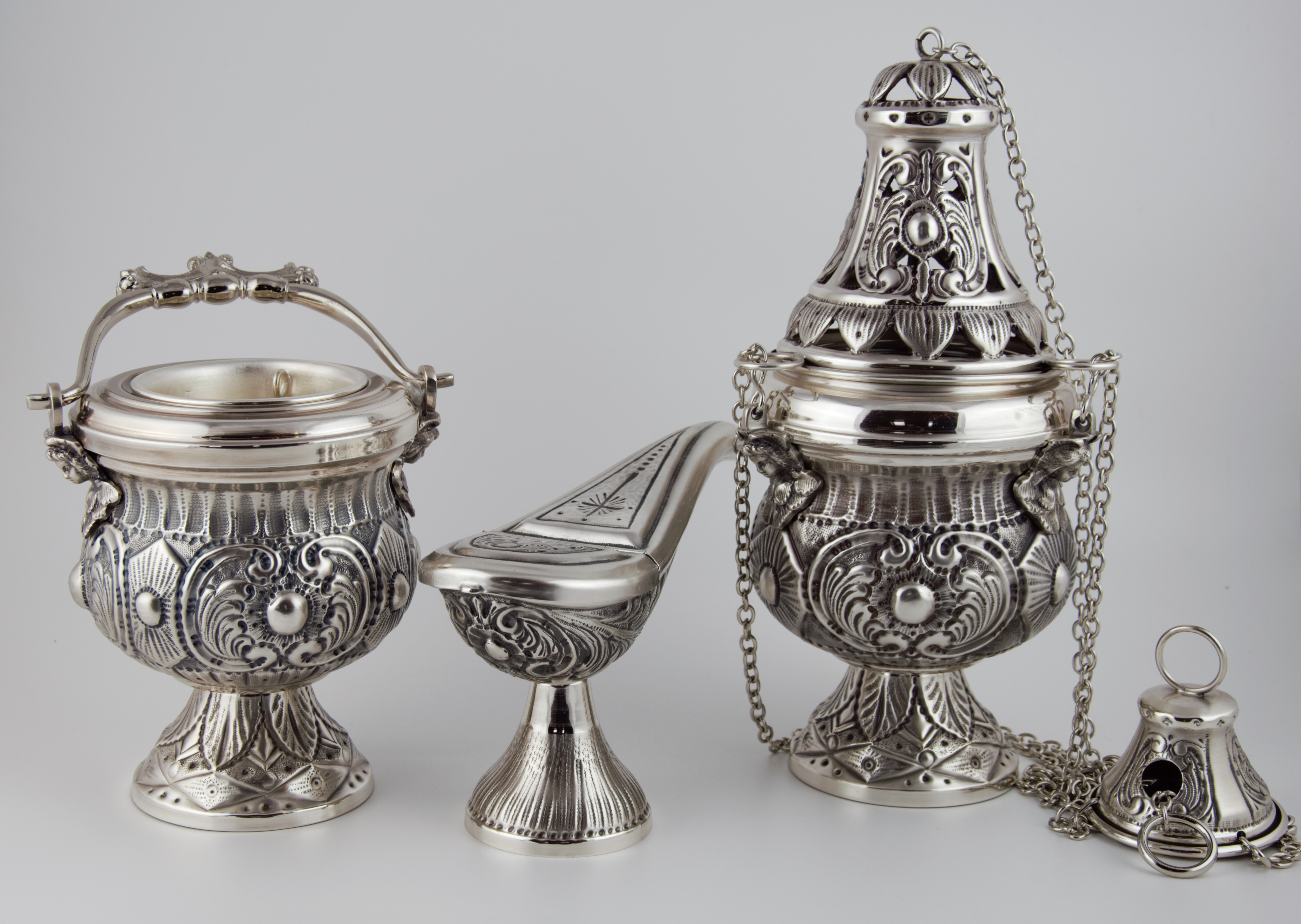 Turibolo navicella  e secchiello barocco in argento